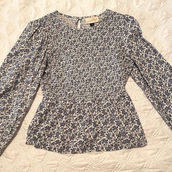 Universal Thread Tops - Blue Floral Smocked Balloon Sleeve Top